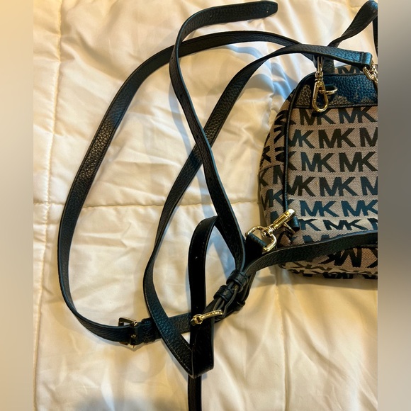 Michael Kors mini back pack signature MK print - Picture 6 of 13